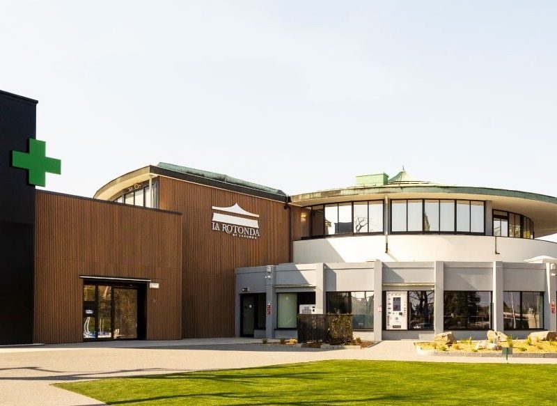 Apre la Farmacia Bravi alla Rotonda di Saronno